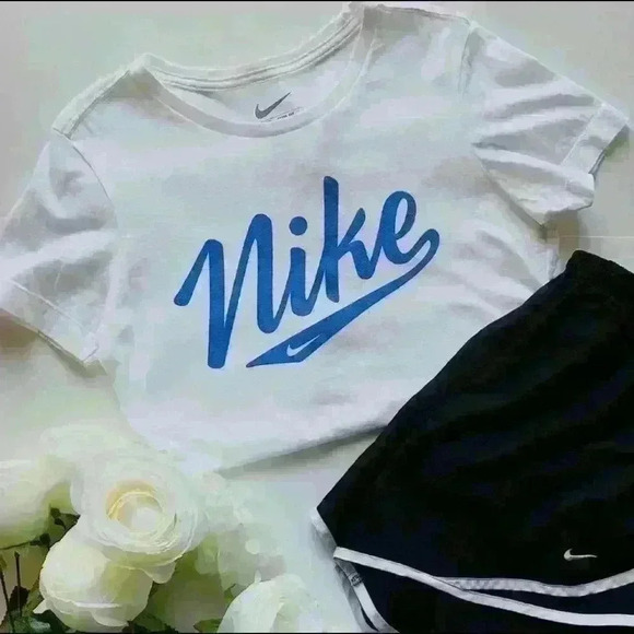 3 for $30 NIKE • Slim Fit White T-shirt Sz M/P - Picture 1 of 4